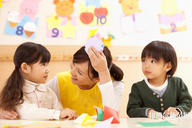 南昌2020年中專幼師學(xué)?？梢钥即髮? width=