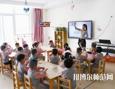 云南2021年幼師學(xué)校學(xué)什么比較好